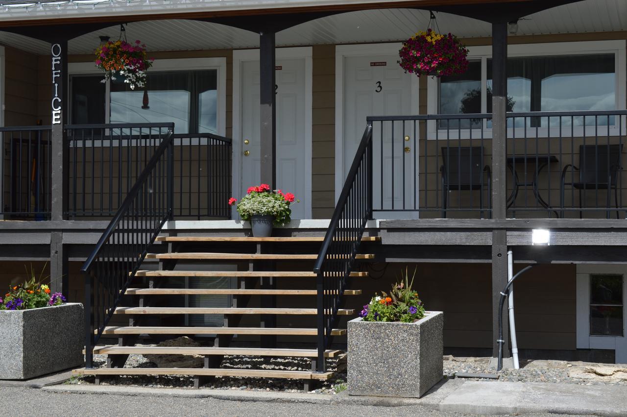 94 Motel & Rv Park 100 Mile House Экстерьер фото