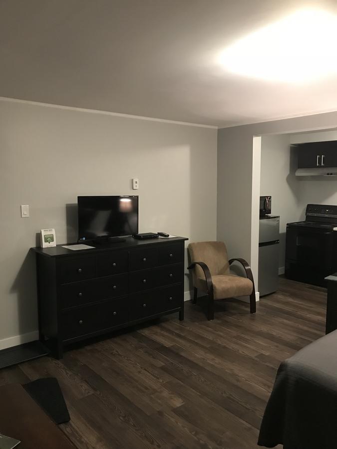 94 Motel & Rv Park 100 Mile House Экстерьер фото